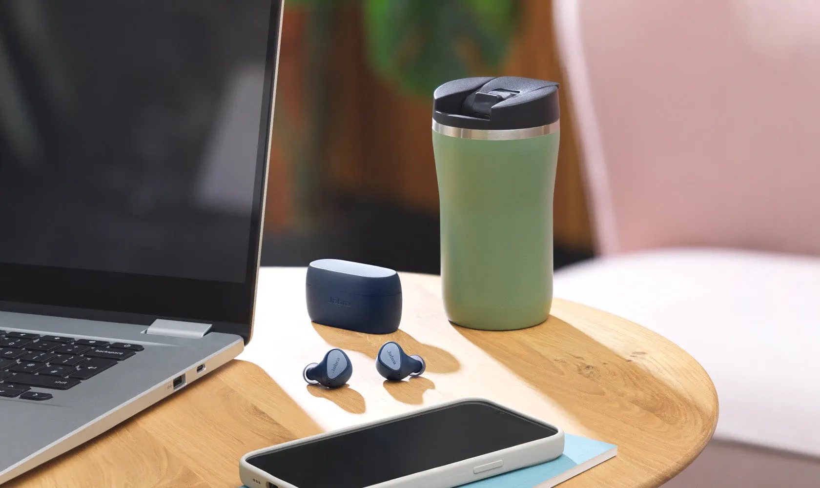 and for 4 earbuds Essential work | Elite life