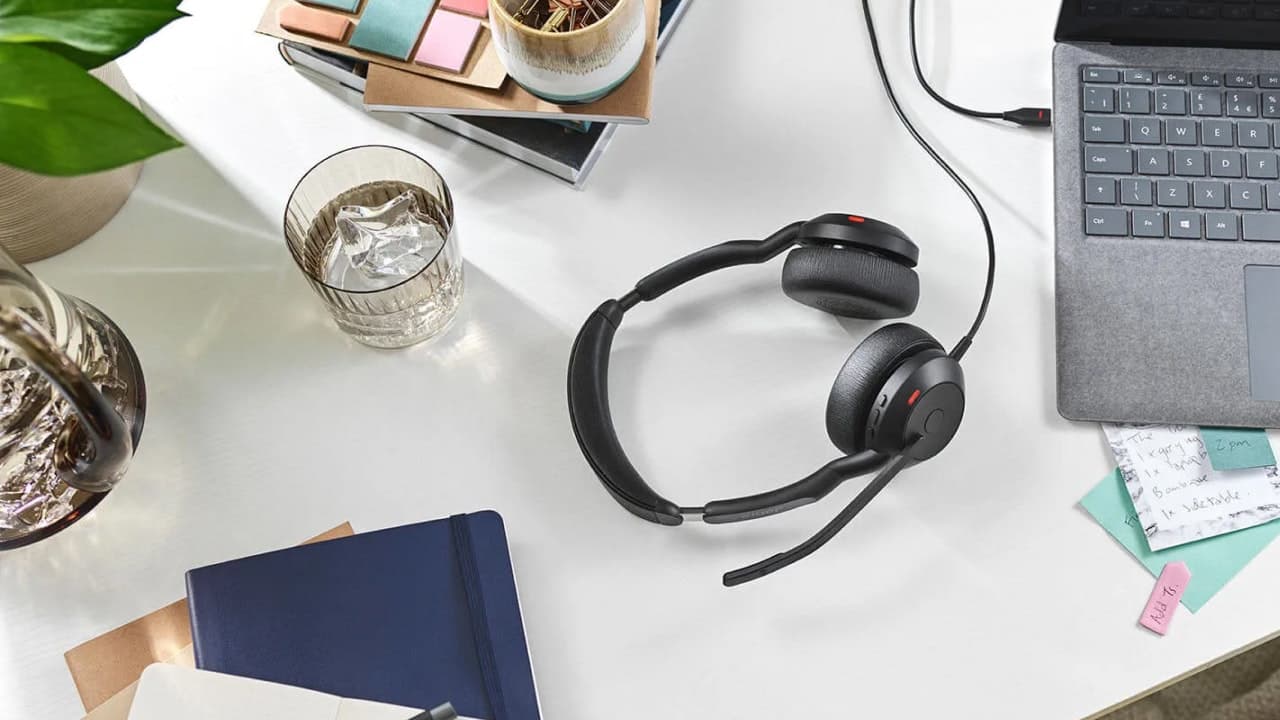 Jabra Evolve2 50 Lifestyle Image